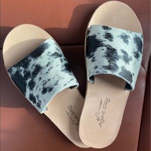 Agave Sky “Nadia” Salt and Pepper Cowhide Slides Size 6